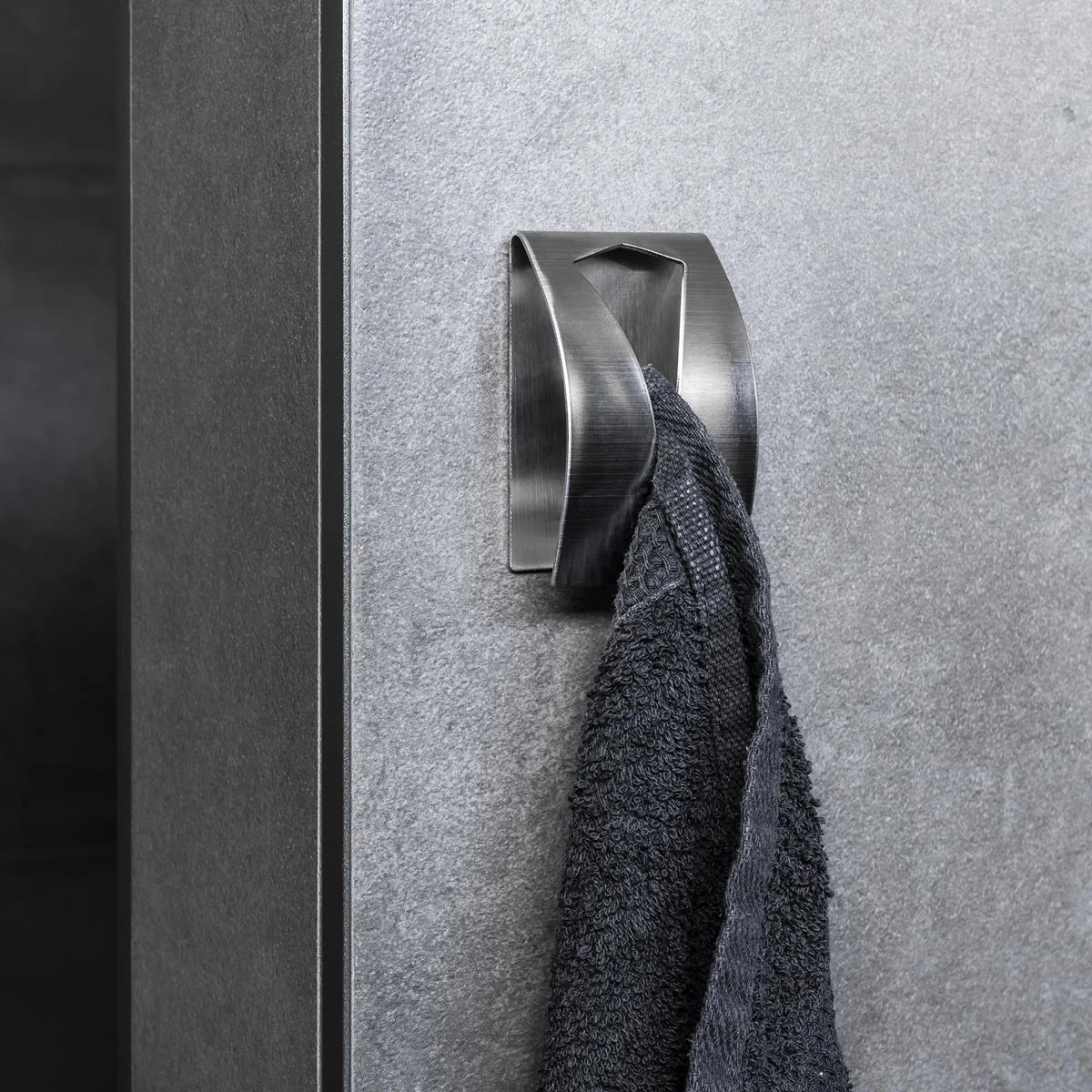 QUVIO Handdoekenhouder Plakstrip RVS - Afbeelding 5