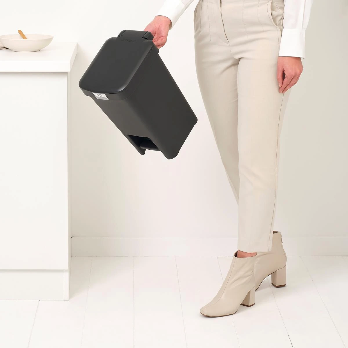 Brabantia StepUp Pedaalemmer - 10 L - Dark Grey - Afbeelding 7