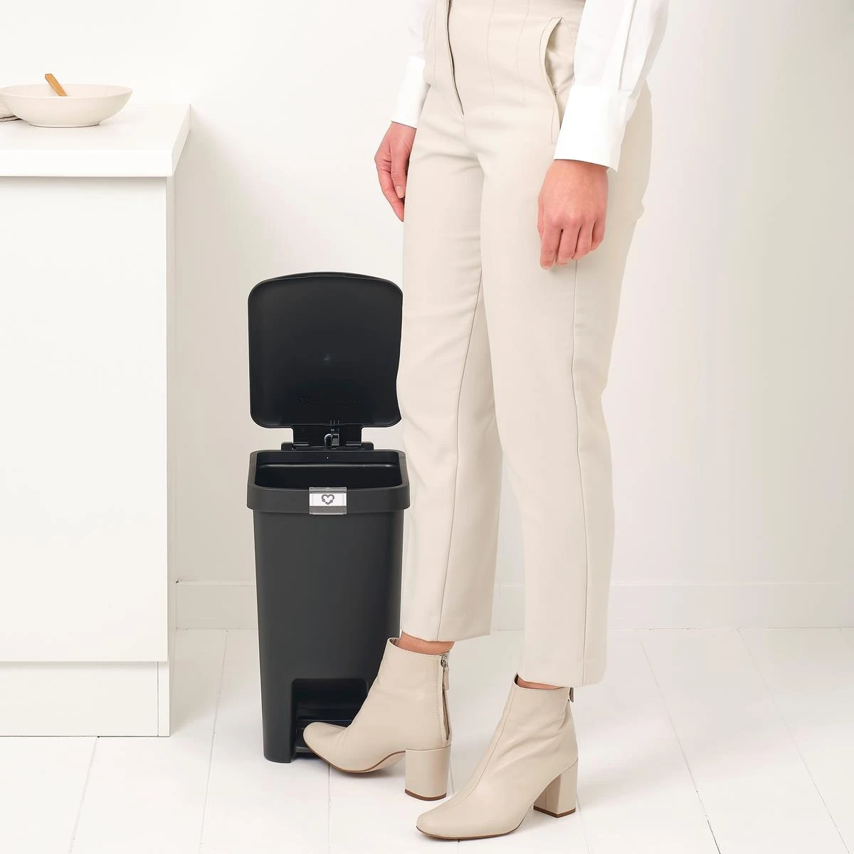 Brabantia StepUp Pedaalemmer - 16 L - Dark Grey - Afbeelding 4