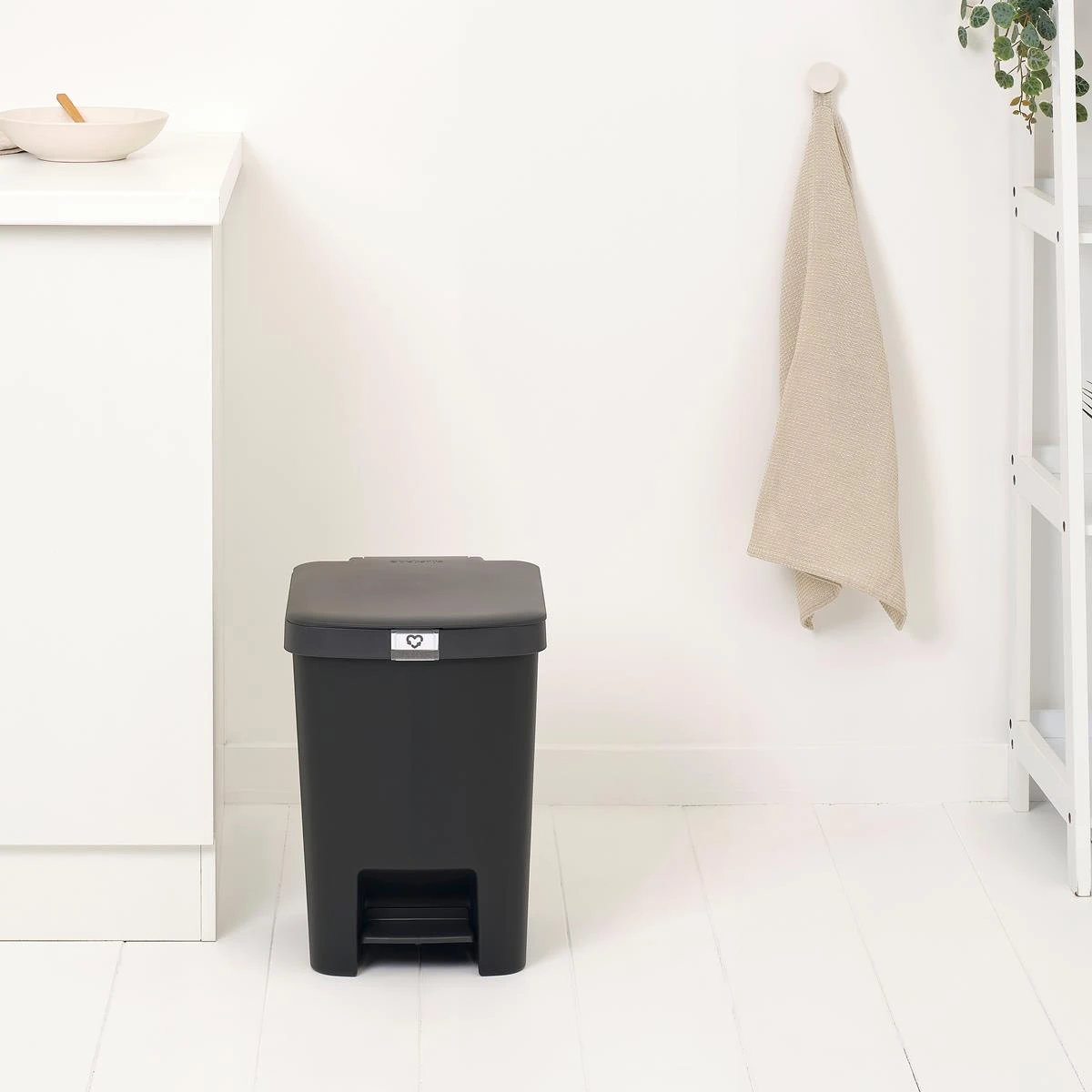 Brabantia StepUp Pedaalemmer - 25 L - Dark Grey - Afbeelding 3