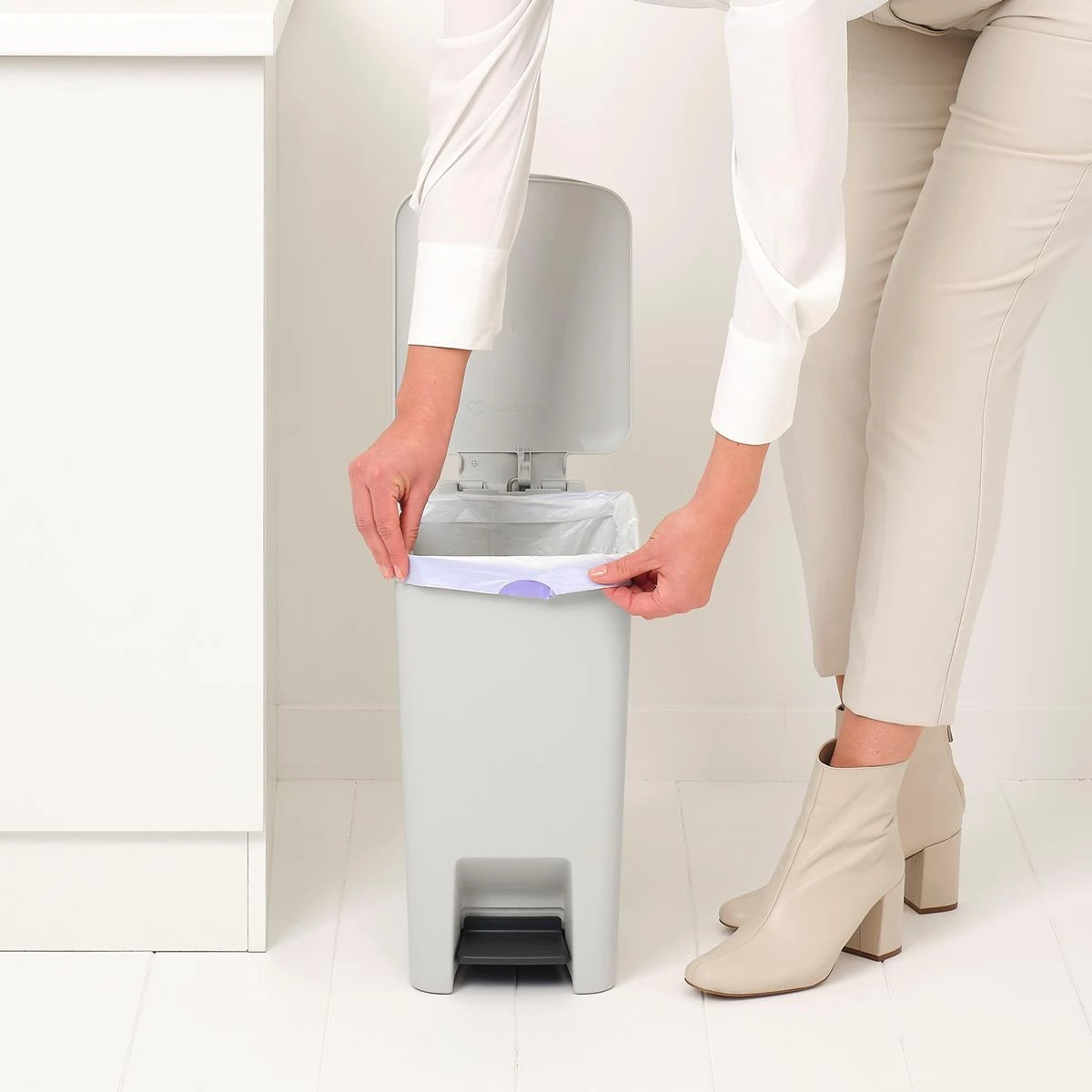 Brabantia StepUp Pedaalemmer - 16 L - Light Grey - Afbeelding 5