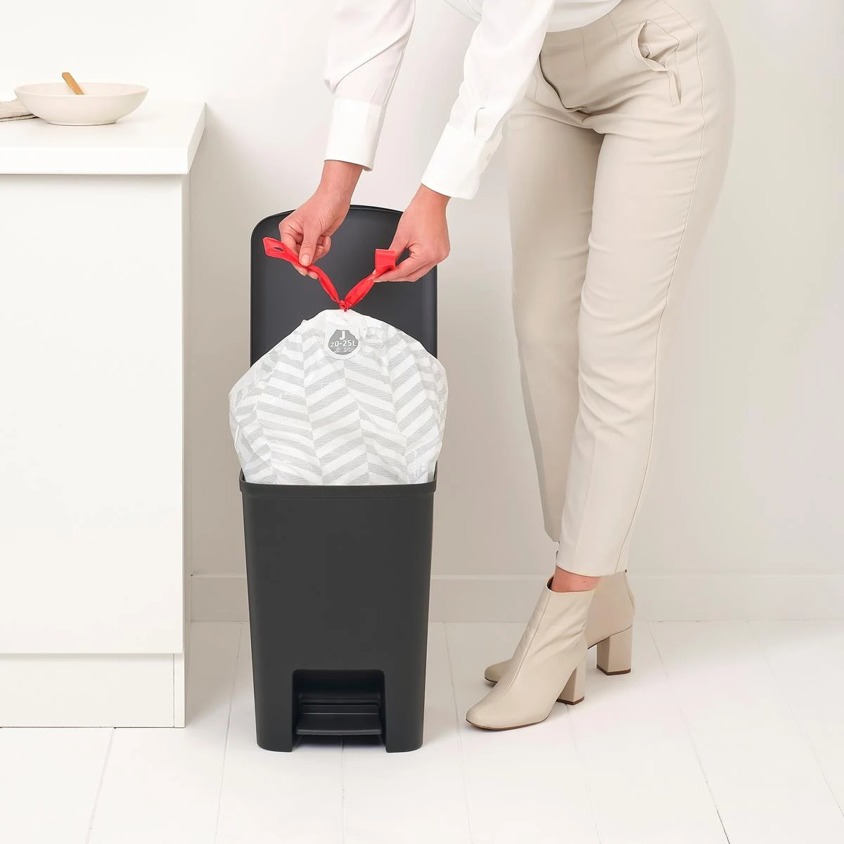 Brabantia StepUp Pedaalemmer - 25 L - Dark Grey - Afbeelding 6