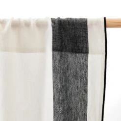 Kave Home - Maileth-gordijn Van Wit Katoen En Linnen Met Zwarte