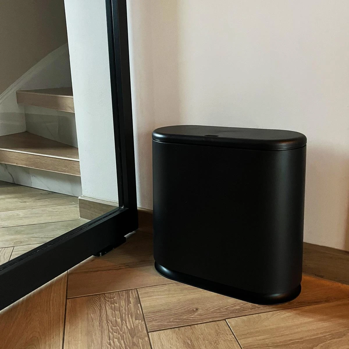 QUVIO Prullenbak Ovaal Klein - Zwart - Afbeelding 4